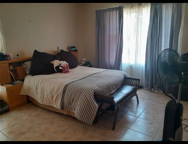 5 BEDROOM HOUSE FOR SALE IN MONDEOR
